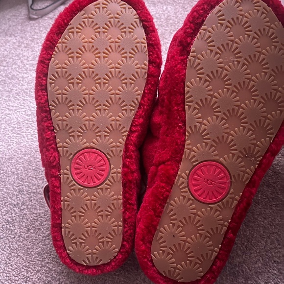 UGG slides - Picture 3 of 3